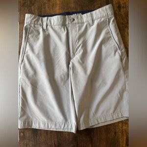 IZOD Golf Men's Grey Shorts Size 30